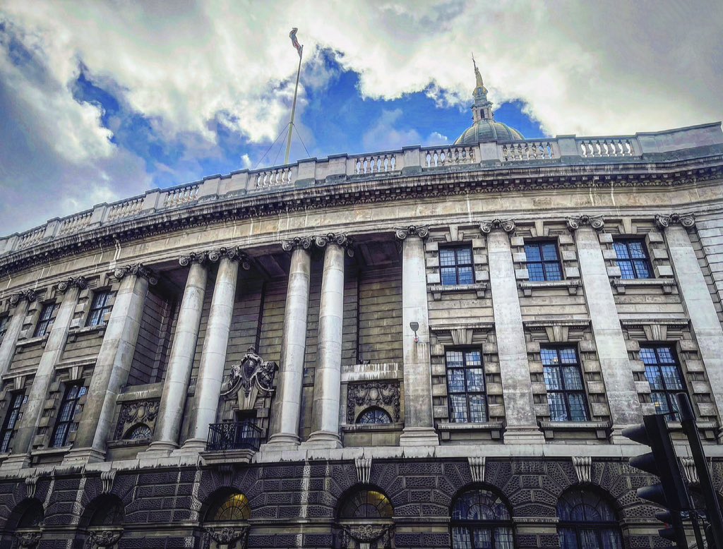 mews_views's tweet photo. The Old Bailey - Photography by Kelly Mew
#theoldbailey #oldbailey #ladyjustice  #criminalcourt #court #justice  #londonhistory #newgatestreet #londonlandmarks #londonphoto #architecture #architecturephotography #photography #london #visitlondon #explorelondon #photooftheday https://t.co/RlcvJUmZoC