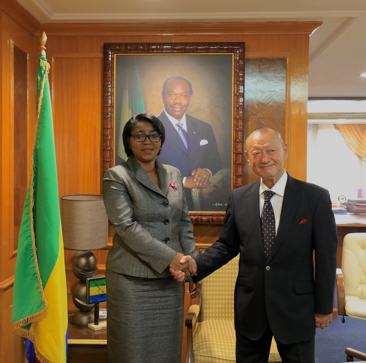 OssoukaRaponda's tweet photo. The @PresidentABO advocates a policy aimed at diversifying our international partnerships.
Within this framework, I met with the President of #Afreco, Mr. Tetsuro Yano, on 26 October.
Economic and financial cooperation between #Gabon and #Japan must be strengthened. https://t.co/YPF0vmIVBg