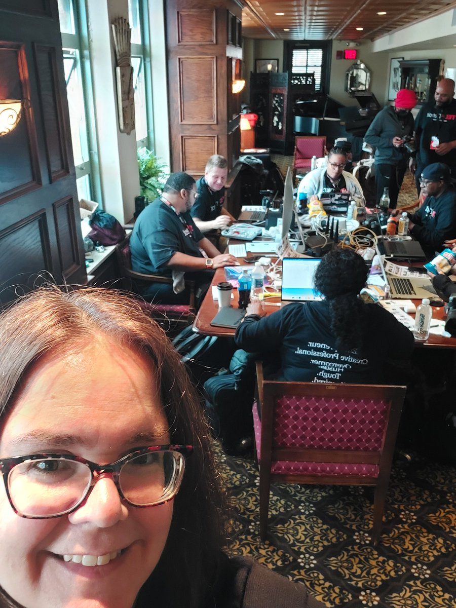 TMWohlfield's tweet photo. These hard working members of the @TEDxDetroit Photography team making magic happen at #TedxDetroit22 #volunteers #rockthat #community #creatives https://t.co/oWRaMRtsXi
