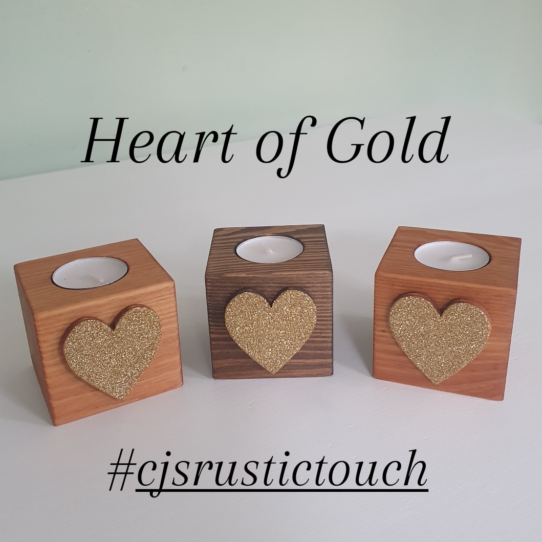 #Giveaway post 🤩

For a chance to #win a Pair of these Lovely T-Light holders simply 

1. Retweet this tweet 
2. like this tweet 
3. Tag friend or 3 😁 

Ends 2/11/22 7pm  #WinitWednesday

uk p&amp;p conditions with ebay postage policy 

Good luck 👍 ebay.co.uk/itm/3851611541…