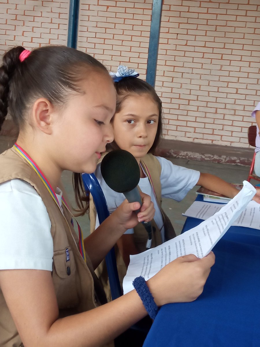 EB_SIMONBOLIVAR's tweet photo. Radio pasillo "Simón y sus aventuras"
@MPPEDUCACION @_LaAvanzadora @ZonaEducTachira @Berzabethg1 @gtorodelara @RosangelaOrozco @Crazet2011 https://t.co/79XljG6nZQ