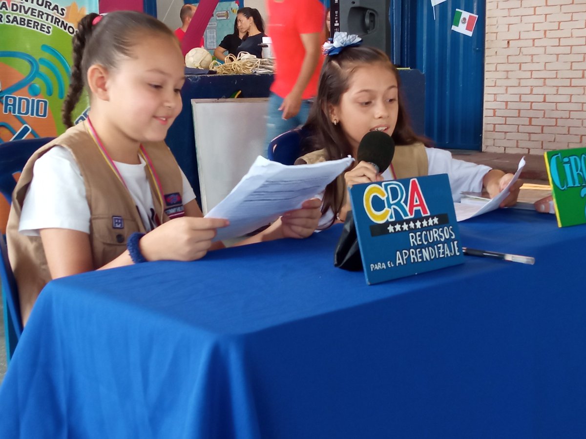 EB_SIMONBOLIVAR's tweet photo. Radio pasillo "Simón y sus aventuras"
@MPPEDUCACION @_LaAvanzadora @ZonaEducTachira @Berzabethg1 @gtorodelara @RosangelaOrozco @Crazet2011 https://t.co/79XljG6nZQ