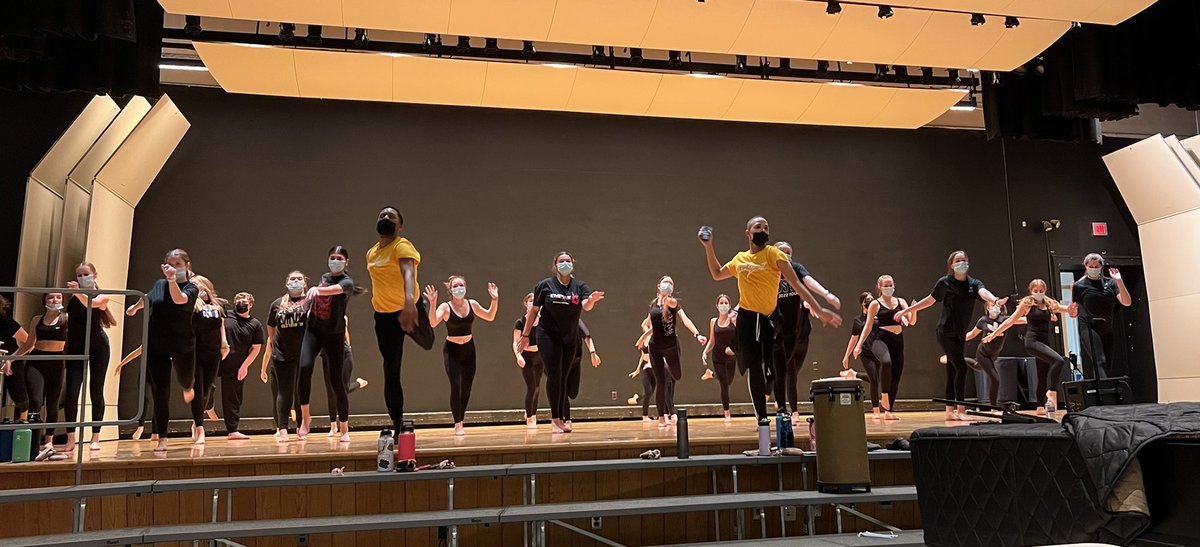 WGFineArts's tweet photo. Thank you to Travon and Andrew from Ailey II for the AMAZING masterclass with our dancers today. We learned so much and cannot wait to see your performance tonight!! #ArtsEdIsEssential #InspirationInspiresInspiration #AlvinAiley #AileyII @WestGeneseeCSD https://t.co/5ywRqCE8k1