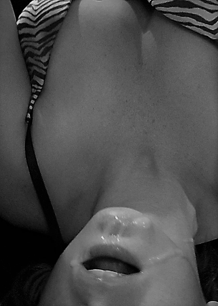 quinnie_kinx's tweet photo. @RatedRSupport @Rose_Scarlett69 https://t.co/yrVHuy2W0X https://t.co/f9zBfUH1Ll
