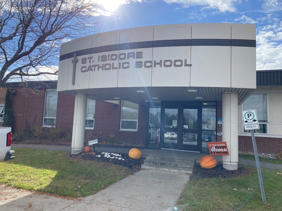 slackt's tweet photo. The Pumpkin Raffle is going to be a smash this year at @StIsidoreOCSB this fall. Thanks @MrsShannon7 for sharing everything going at St. Isidore with me this afternoon. https://t.co/w5FL5DgTP5