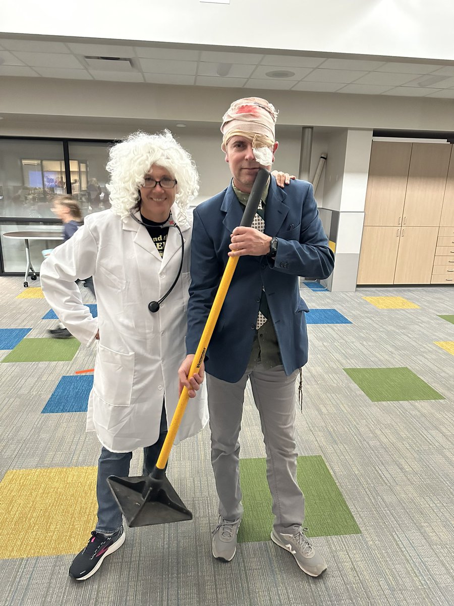 Special guests teaching reading at Rossman this past month. Detectives, a Doctor and an unfortunate patient joined our 5th grader learners. #DLSchools #tlap