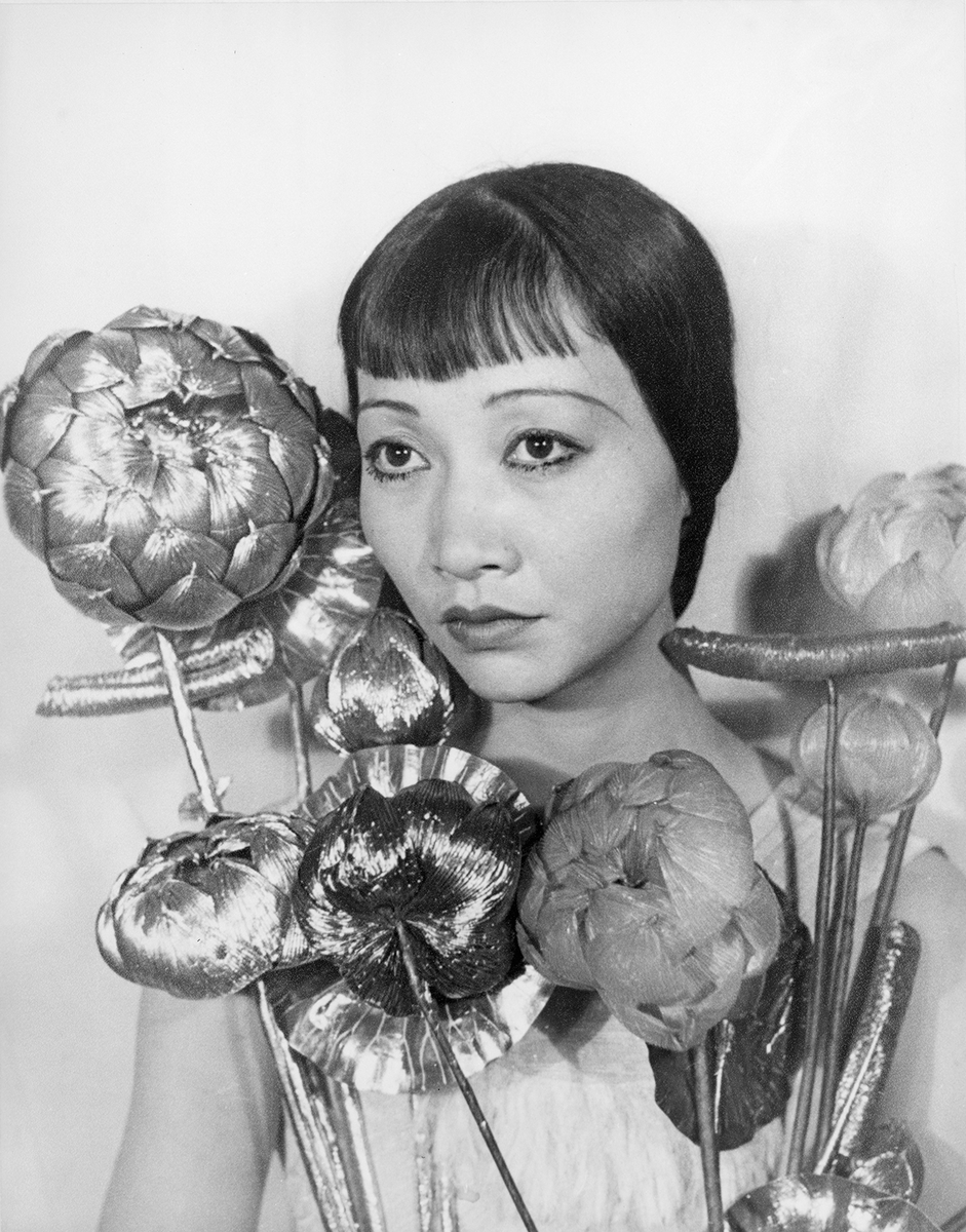 librarycongress's tweet photo. Anna May Wong, the first Chinese American film star, is featured on the latest American Women Quarters Program coin. It's the first time an Asian American's likeness has appeared on U.S. currency. 

Read up on Wong in historic newspapers via @ChronAmLOC: https://t.co/Unv5DcsiKt https://t.co/Y4PMDULqfr