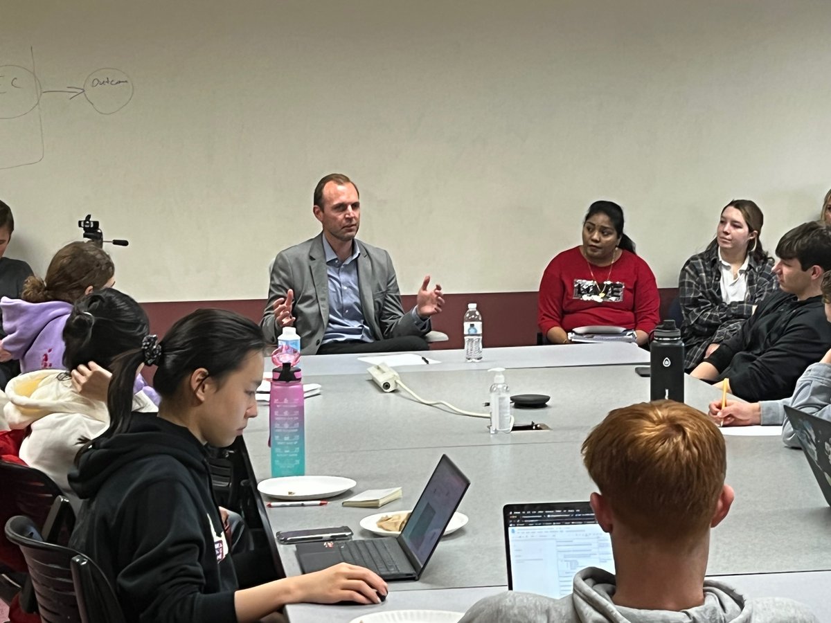 This week, Conor Caloia spoke at our Distinguished Entrepreneurs Lunch. As the Chief Operating Officer at Forward Madison FC and Madison Mallards, students loved hearing and learning about the sports business in Madison. Thanks so much for speaking with us!