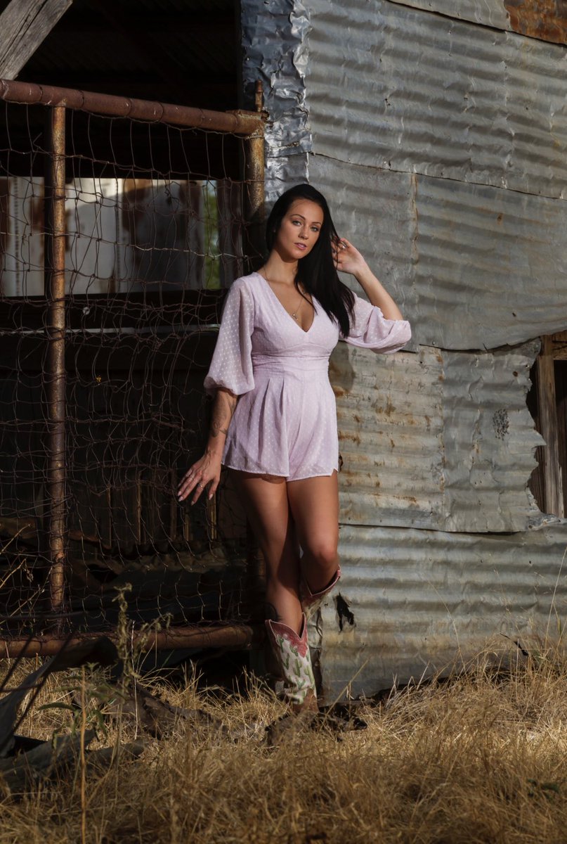 Montana_txm's tweet photo. Hello darlin ! Hope your hump day is amazing! #humpday #model #shutterking https://t.co/coZzcHI2Sl
