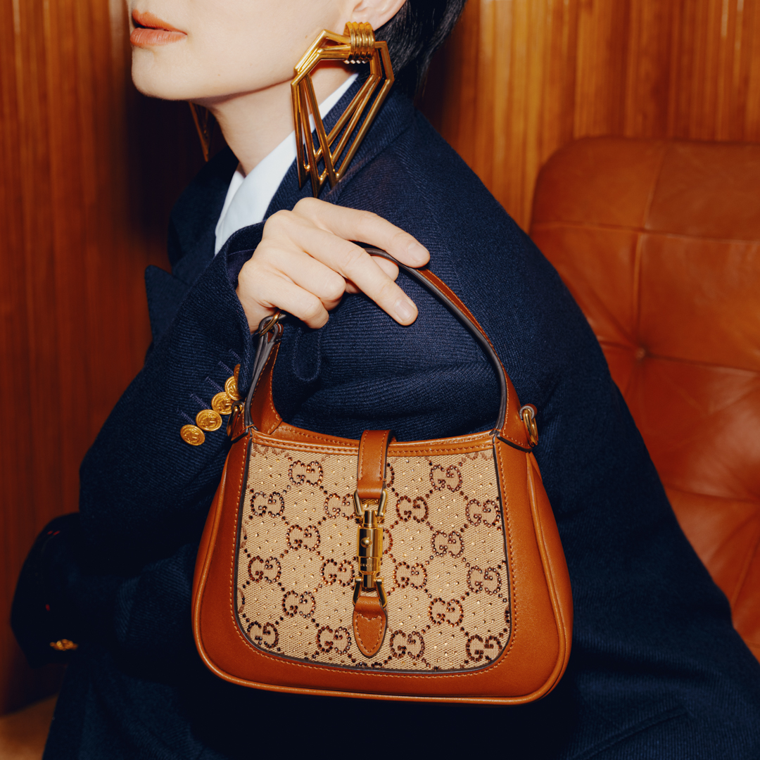 The third chapter of ‘Mind Travelers’ is dedicated to the #GucciJackie1961 bag and the sense of style and identity. Echoing the essence of the bag from the #GucciBeloved lines, writer #DanBao is captured in a cozy apartment. More on.gucci.com/Jackie1961_