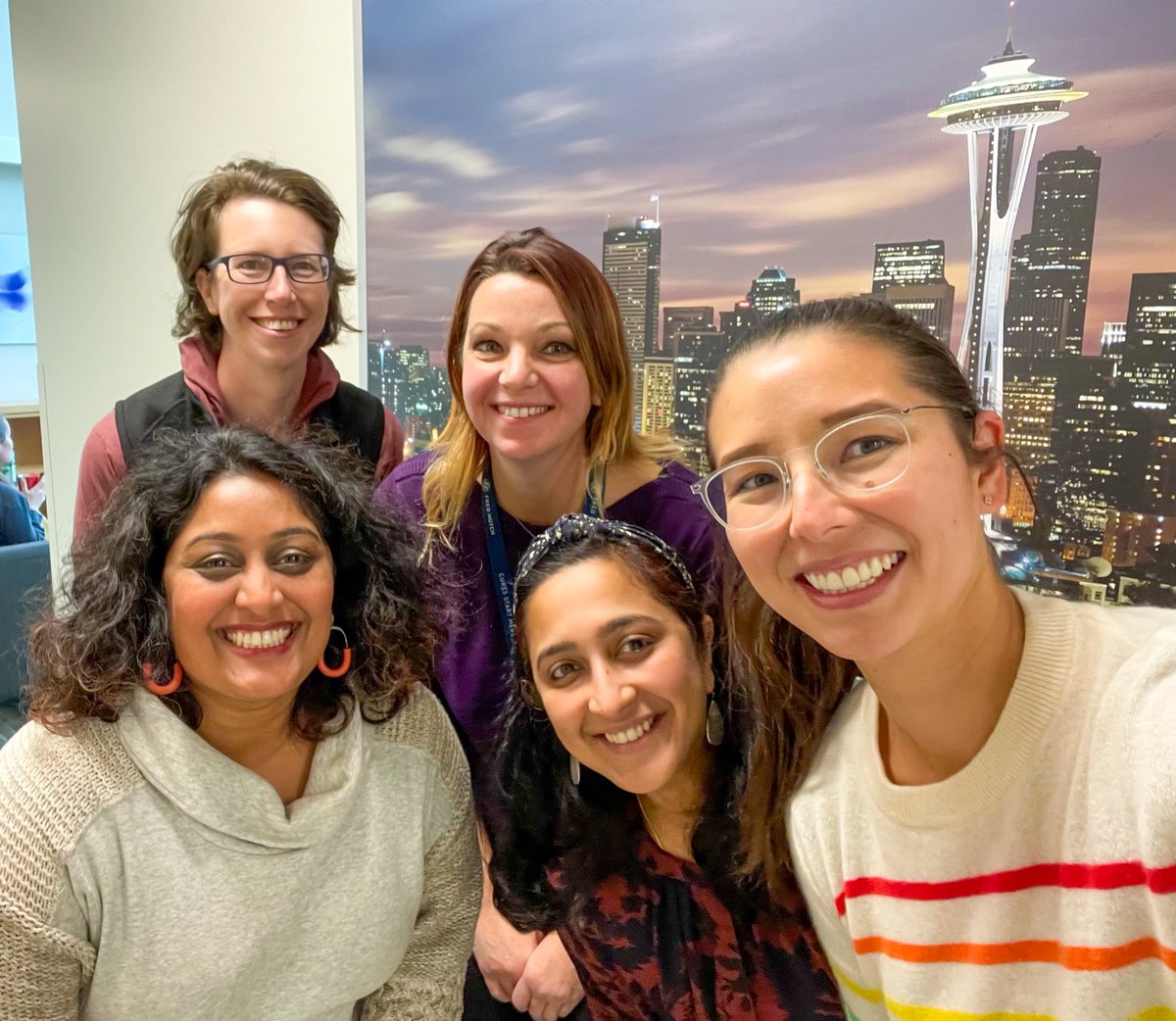 Just a few days left to apply for our faculty position @FredHutch! bit.ly/join-hutch If you’re hesitating (just do it) but also reach out to me or my brilliant jr PI colleagues with questions. The search committee considers pre-prints! #WomenInSTEM #FacultyJobs #SquadGoals
