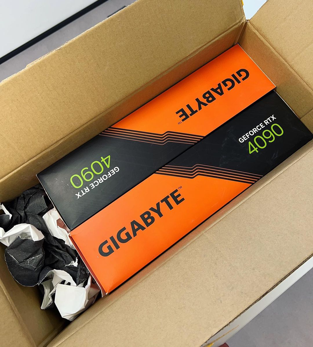 AORUS España tweet media