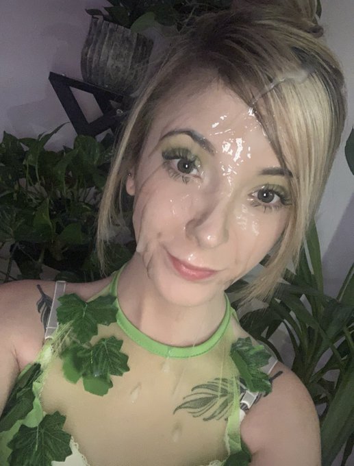 Tinkerbell got a big facial from Peter Pan ✨ https://t.co/dfisFnXYaU