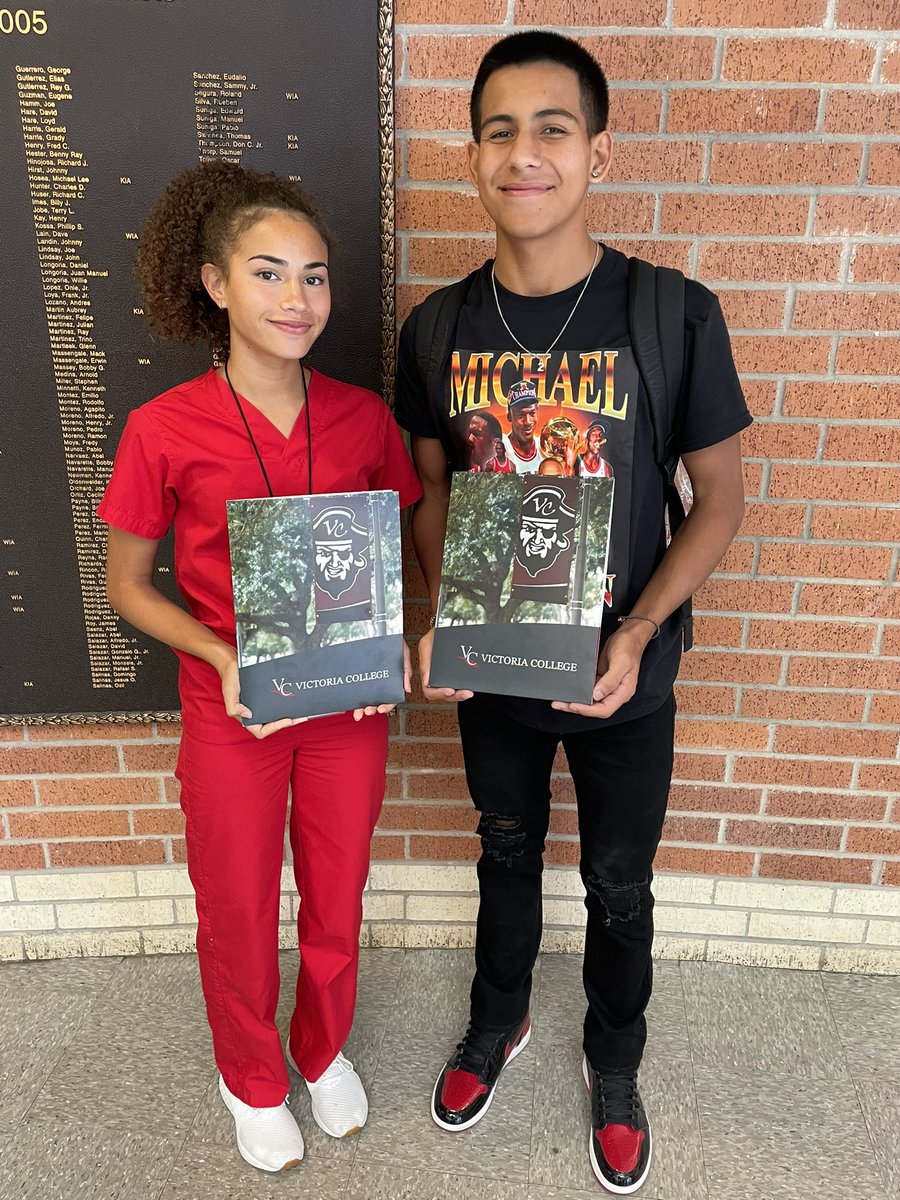 CONGRATULATIONS to Seniors Angel Alba and Jada Johnson for receiving an official offer from Victoria College to run Cross Country! 🎉🎈🎊 
We are proud of y’all! 
‼️Go Trojans Go‼️Go Lady Trojans Go‼️
#BISDElevate 
#BeeInSpireD 
#WeAreBISD
#BEEtheWHY