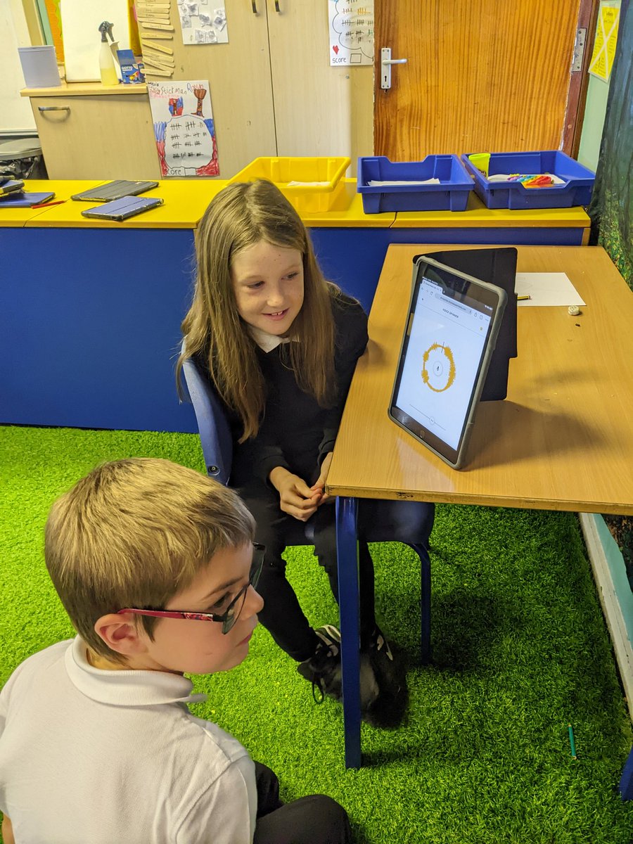 Mrs Thom tweet media