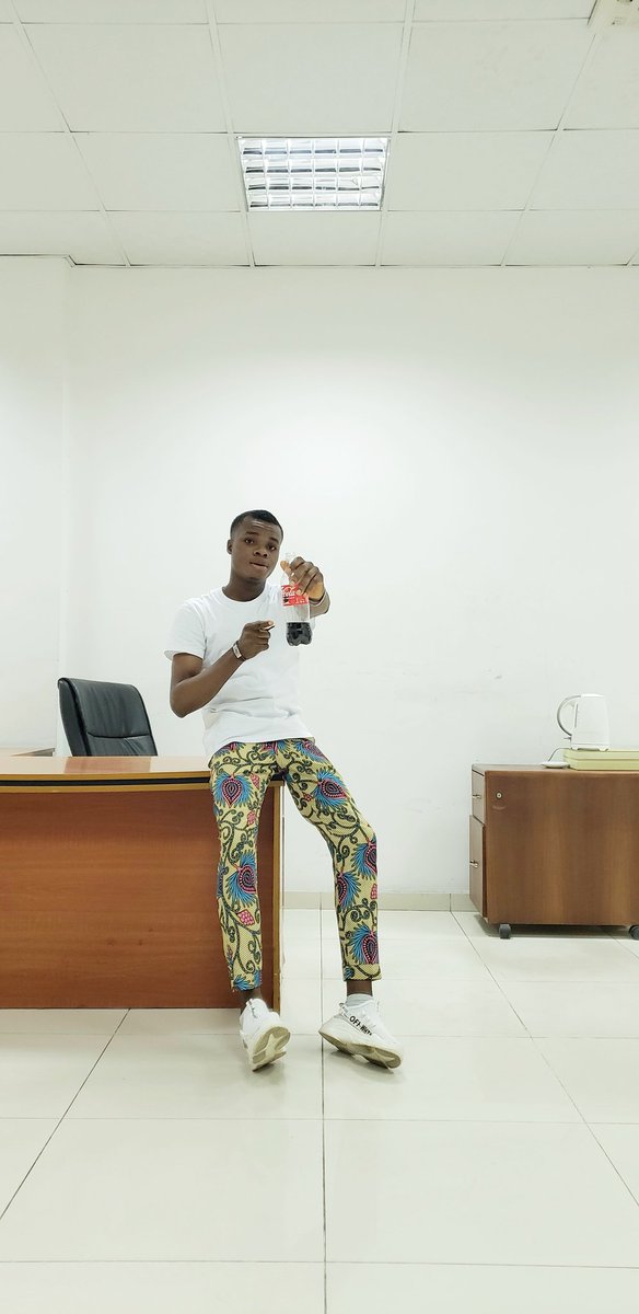 OnytechOfficial's tweet image. Hey twitter community!..
How is the week going at your end.

I hope you have got a Coca-Cola.
#Stayplain
#CocaCola 
#Twitter
#onyetech