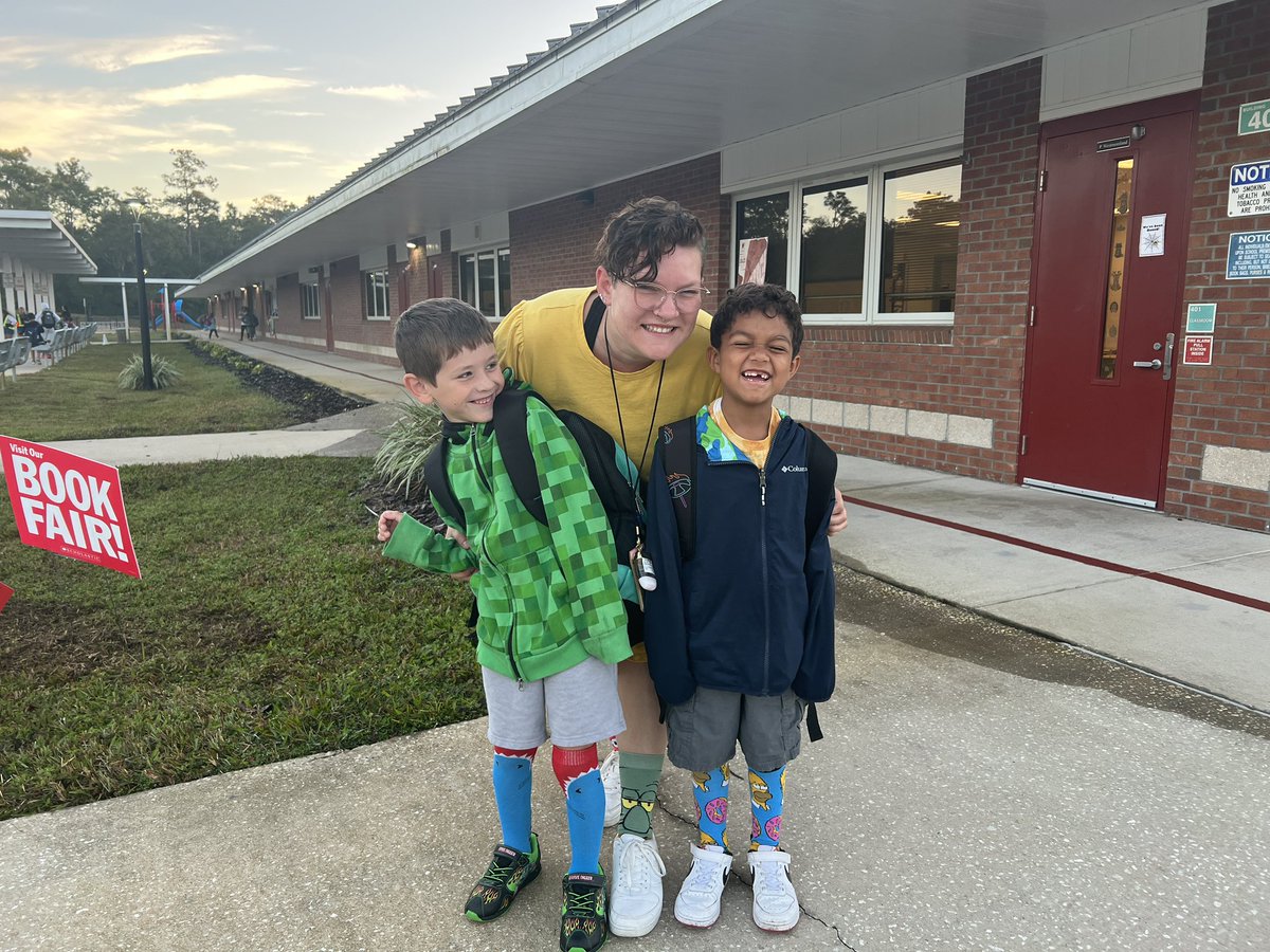 TaylorH3523's tweet photo. “sock it to drugs!” #RedRibbonWeek @freedomvolusia https://t.co/OTPBbEK92P