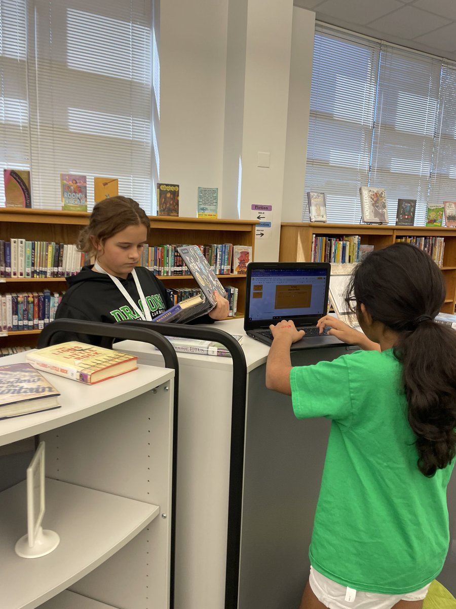 Khovanetz2's tweet photo. Library trick or treat! #notricksbooksareatreat#inspireexcellence#welovereading @EubanksDragons @Carrollisd https://t.co/nI9KCj2l9E