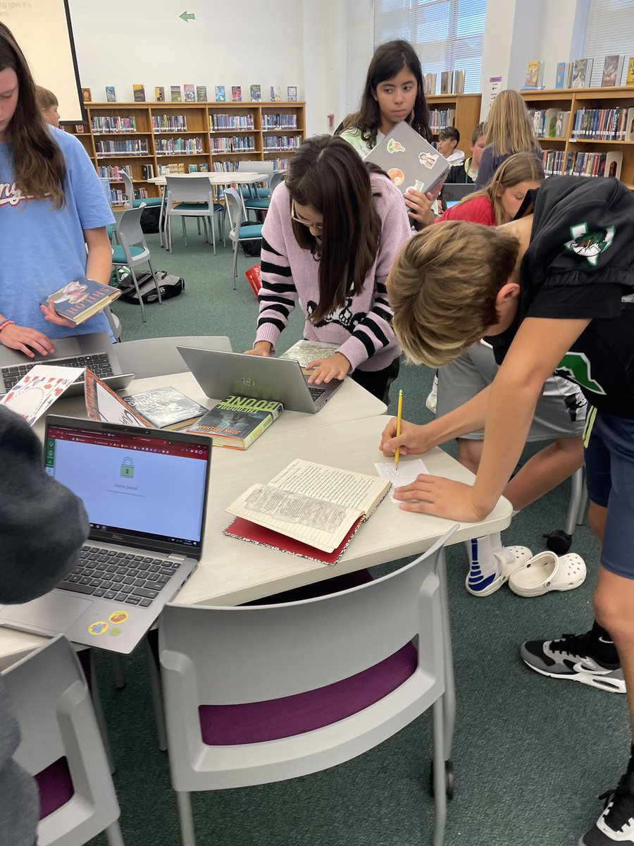 Khovanetz2's tweet photo. Library trick or treat! #notricksbooksareatreat#inspireexcellence#welovereading @EubanksDragons @Carrollisd https://t.co/nI9KCj2l9E