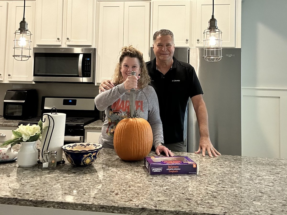 DannyKushmer's tweet photo. Mrs Kushmer and I are ready to carve the pumpkin with the @edgeofalegend #Buckmaster Survival Knife. Of course, @krispykreme was involved. #HappyHalloween https://t.co/pfwzWsxgD5