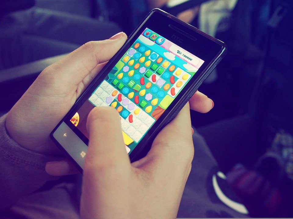 KalnaraDefense's tweet photo. Parents! Worried about your kids having too much screen time, or spending time online? Now's a great time to sit down to agree on a few rules: 

*Only going online with permission
*Keeping screen time to 30 mins/day
*Asking before installing games

#cybersecurity #yyc #parenting https://t.co/BJkPcJM1yv