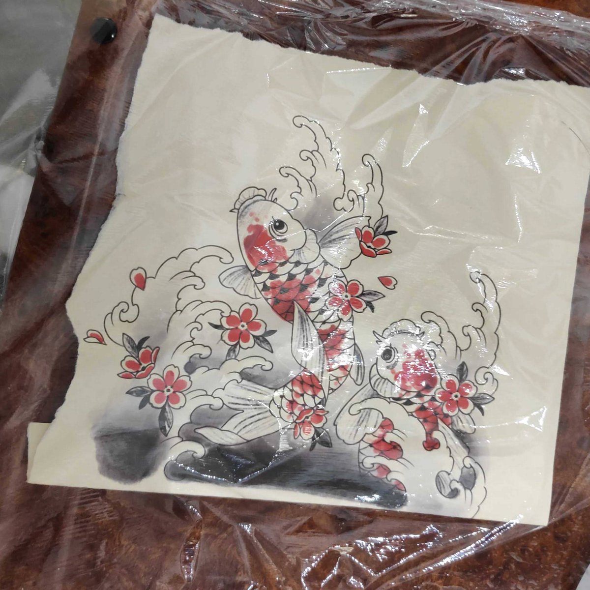 C'est super beau, et c'est ce que Jeanne se faisait tatouer pendant que je l'interrogeais dans le dernier épisode. 🐠🐠🐠

Tous les liens sont dans la bio.