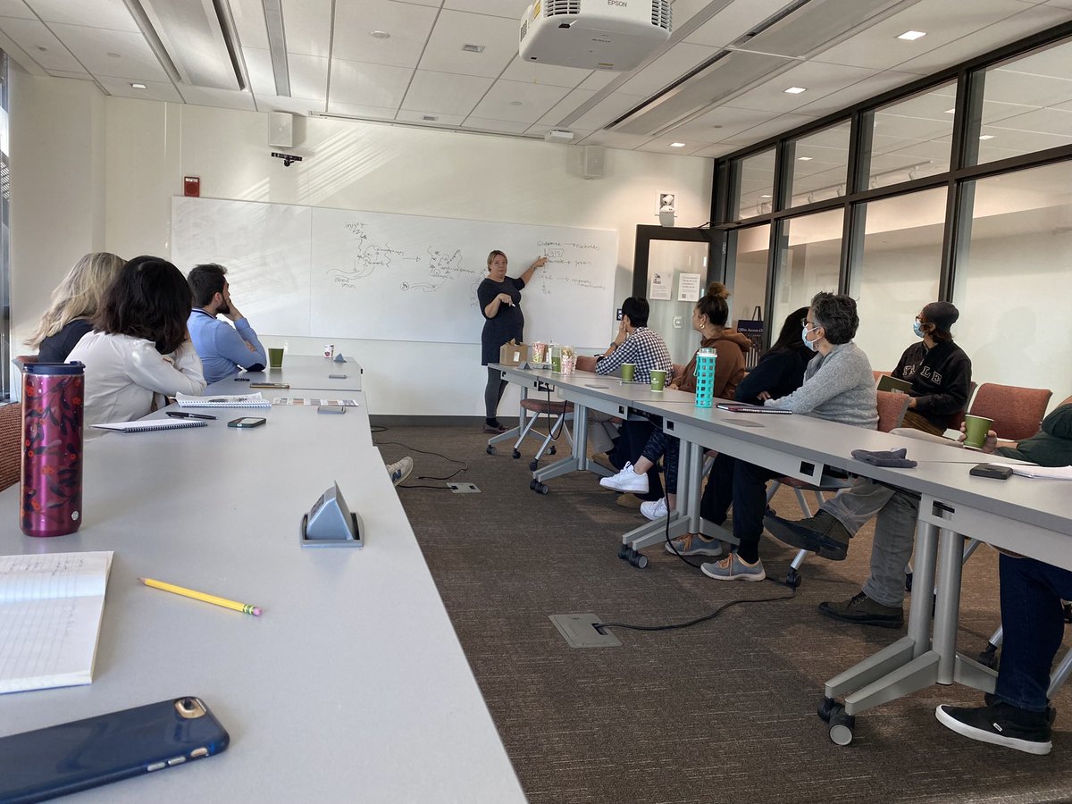 EddineAya's tweet photo. Last Wednesday, we started chalk talk in our lab for the cell biology community. 
@ValerieJHorsley gave the first one!! She talked about regulation of inflammation mechanisms! 
And how immune cells metabolism affect wound healing ? https://t.co/bFtK593n61