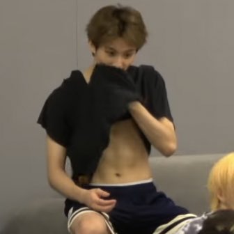 JaeSimps's tweet image. MARK LEE ABS!??!????!!!