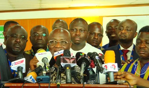news_ghana's tweet photo. Speaker Erred In Ruling On Adwoa Safo; We Will Appeal – Majority https://t.co/sDtjI9e97Y #Headlines #AdwoaSafo #appeal #Erred #Majority https://t.co/4TpKI5fQz5