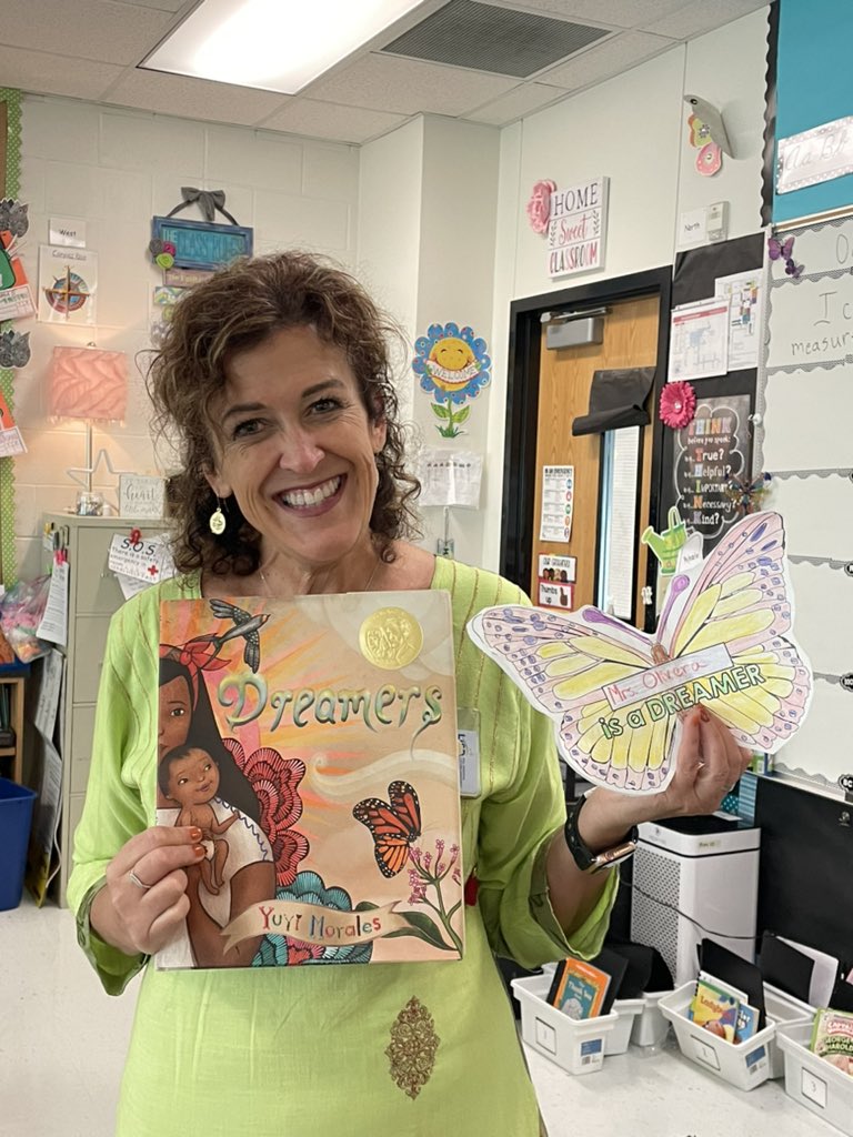 Bethanncarp01's tweet photo. Thank you Ms. Olivera for the wonderful multicultural lesson on dreams. My second graders dream big! #CRELeads #LISDOne @ChristyOlivera https://t.co/RBEhFoCkZ2