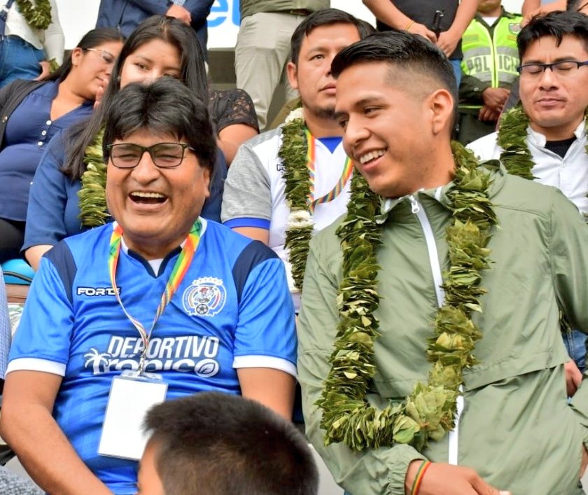 Saludamos la elección del hermano @AndronicoRod como presidente de la Cámara de Senadores. El MAS-IPSP y las 6 Federaciones del Trópico de Cochabamba generan liderazgos de nuevas generaciones con lealtad, dignidad y capacidad. Felicidades, que sea enhorabuena hermano Andrónico.