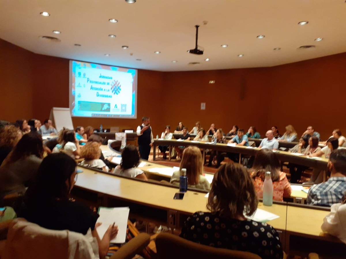 cepmalaga's tweet photo. Continuan los talleres con José Manuel Ruiz Palacios para conocer las Dificultades de Aprendizaje y Transtornos en el Lenguaje en las  Jornadas de Atención a la Diversidad de Málaga.#JADIM @cepronda
@cepantequera @cepmalaga @cepmarbella @cepaxarquia  @ManoliFM @antsegura #JADIM22 https://t.co/pY4y2iATYC
