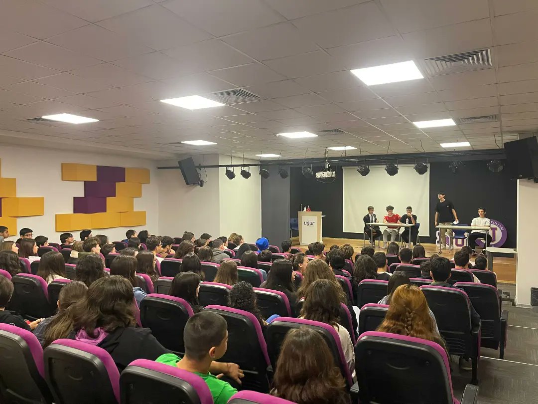 UOGaziemir's tweet photo. U-Tigers Club seçim kampanyası kapsamında aday olan 9, 10 ve 11. sınıf öğrencilerimiz kıran kırana bir münazara gerçekleştirdiler.😉🧏‍♂️🤷‍♀️

#UgurluOlmak
#GaziemirUğurKampüs
#utiger https://t.co/8O9y5h8s0z
