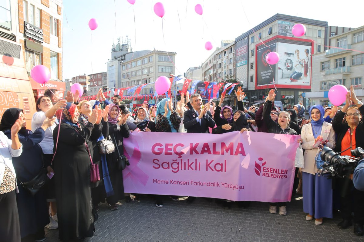 Esenlerli kadınlarımız, meme kanseri konusunda farkındalığı artırmak ve erken teşhise teşvik etmek amacıyla farkındalık yürüyüşü gerçekleştirdi. Yürüyüşte kadınlara, Belediye Başkan Yardımcımız @mkamilayata da eşlik etti.