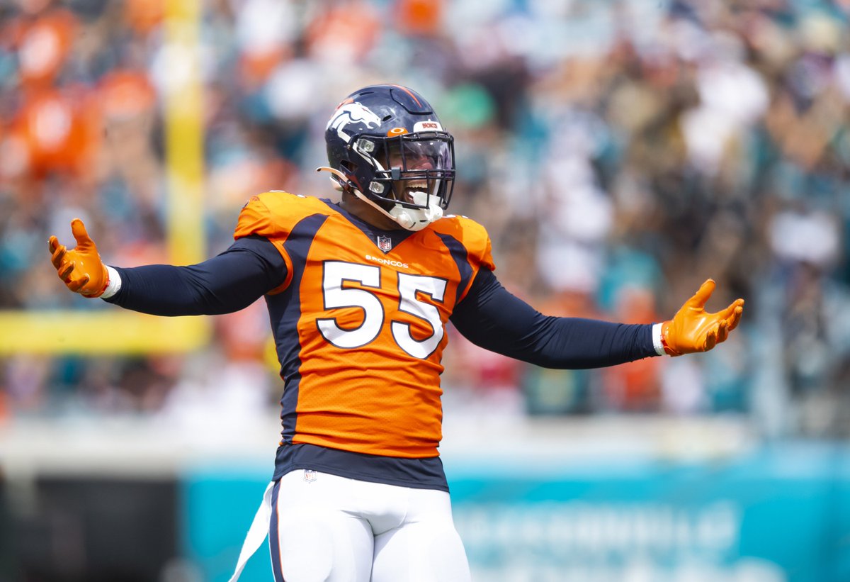 A couple of defensive ends Eagles have been connected to and/or reportedly have inquired about: - Brian Burns - Bradley Chubb - Robert Quinn Do you think Howie strikes before the deadline? #Eagles