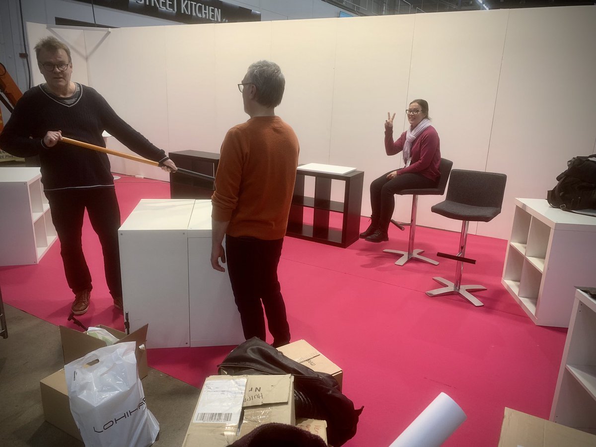 2kerroksesta's tweet image. Niin sanotusti alku ja tekijät.

#tusinoittaintarinoita:

#aarni
#aporia
#Enostone
#kaarnakustannus
#Kustantamoetc 
#huippu
#kustantamokita
#moebius
#KustannusliikeParkko
#PunainenSilakka 
#robustos
#havina
#Troijanhevonen