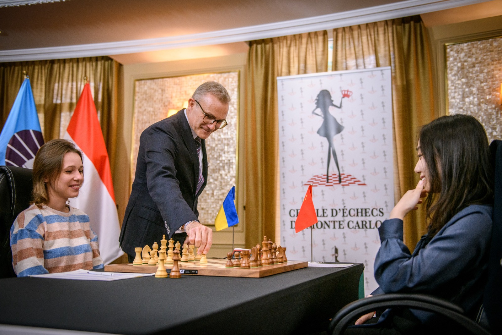 International Chess Federation on X: Louis Starck, General Manager of the  Hermitage Hotel (@MonteCarloSBM), and Inna Bazhenova, publisher of  @TheArtNewspaper Group, made the ceremonial first moves today for Mariya  and Anna Muzychuk