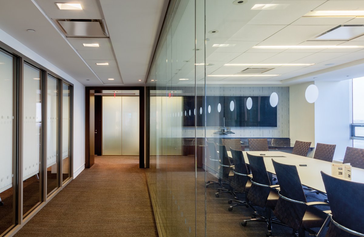 StructureTone's tweet image. When an office lease is ending, should you #restack and stay, or should you go? Well before COVID, our experts shared tips for a restack—and it’s incredible how much still applies in today’s shifting office landscape. #WeBuildPartnerships ow.ly/s51K50LjhV9