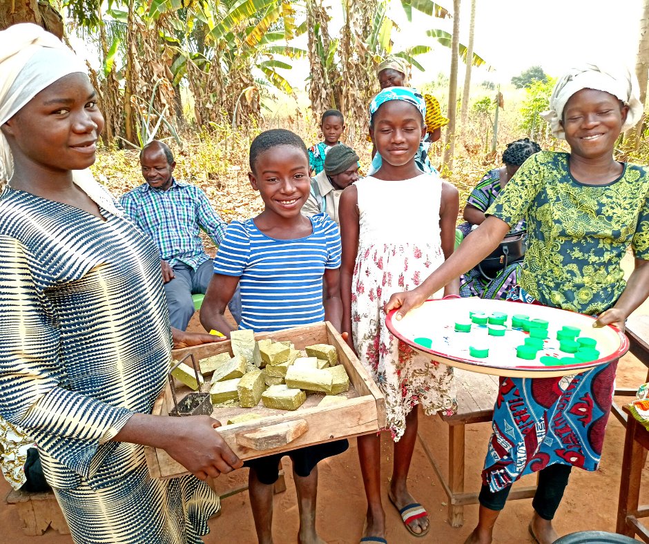 StrongHarvest's tweet photo. Moringa is the multipurpose "miracle tree"! ๐ฟ
At Continuing Education Workshops like this one in Tchakpo, Togo, people learn the health benefits of moringa & also how to make different moringa products to use in the home & sell for family income!
#MoringaIsLife #StrongHarvest https://t.co/cqDsBIz6gC