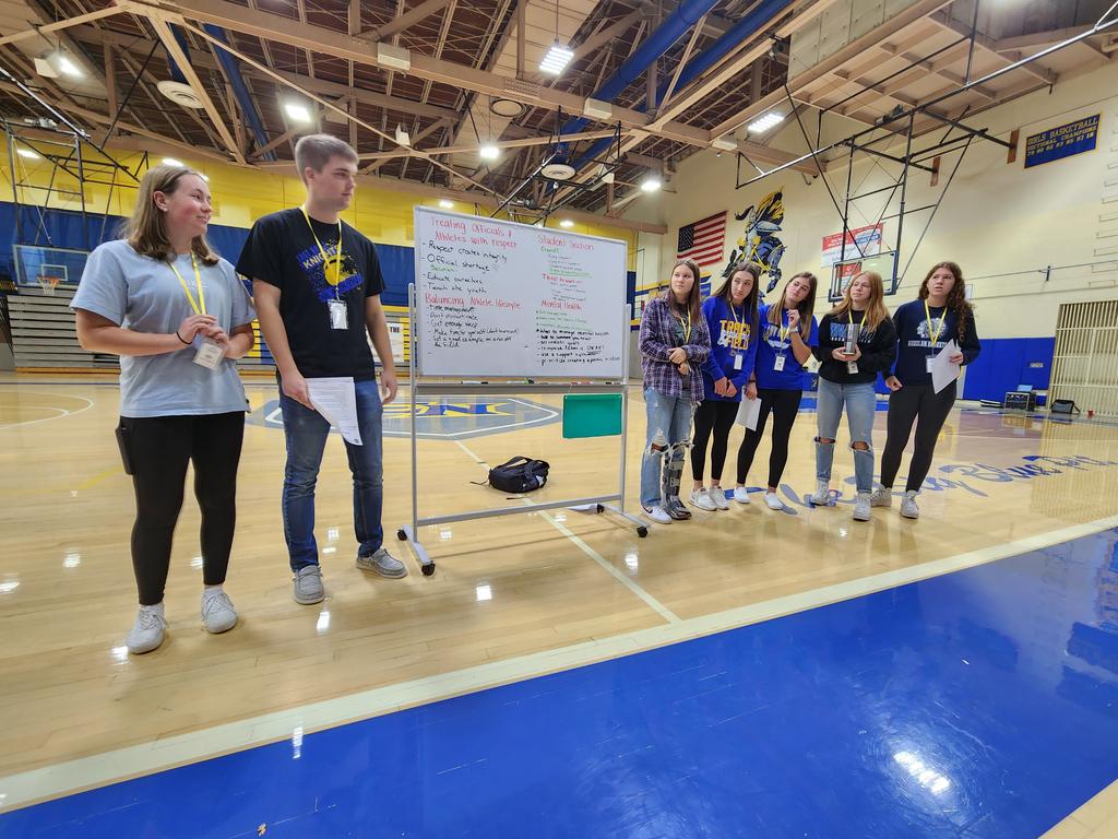 evan_weaver7's tweet photo. East Noble and Woodlan student athletes beginning a breakout session on student section ideas.
#SportsmanshipStrong https://t.co/5VqRbQHQbA