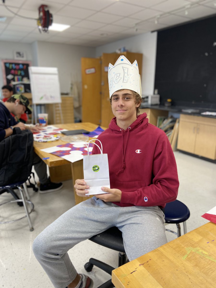 Students exemplifying the Vision of the Learner ! Congratulations on our first ‘Artist of the Cycle’ 👨🏻‍🎨 #lionpride <a href="/MrBLionPride/">Mr. Berkowitz</a> <a href="/MrsKelly_FHS/">Dena Kelly</a> <a href="/MrsG_ForanAP/">MrsG_ForanAP</a> <a href="/MrZ_FHS/">MrZ_FHS</a> <a href="/MPSArtsandMedia/">Amy Perras</a> <a href="/mpsdrfedigan/">Dr. Amy Fedigan</a> <a href="/MilfordSuper/">Dr. Anna Cutaia</a> <a href="/ManeStMirror/">Mane Street Mirror</a>