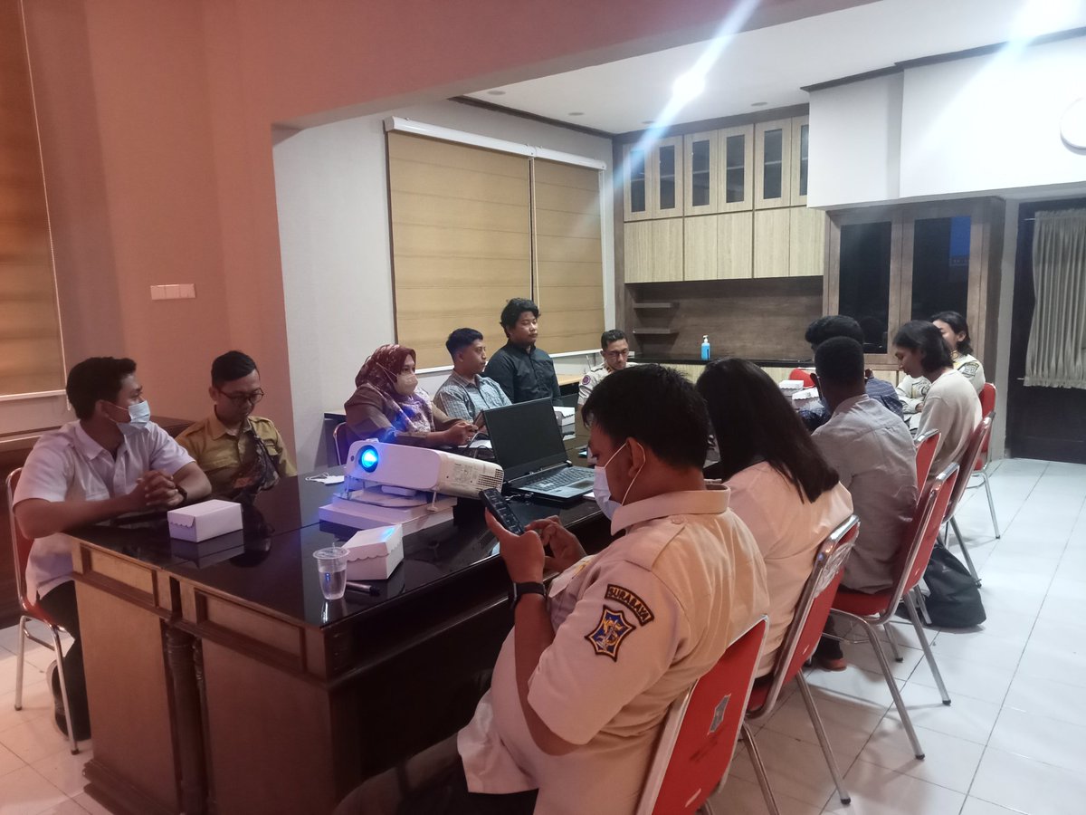 Audiensi dengan asisten walikota Surabaya terkait koordinasi kegiatan gelar seni dan budaya Nusantara.