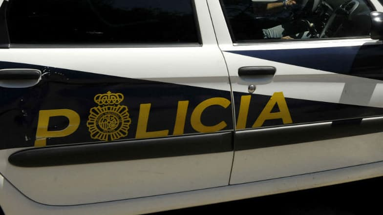 BFMTV's tweet photo. Un adolescent tue ses parents et son frère de 10 ans après avoir été puni pour des mauvaises notes
https://t.co/Vm5HcGjuTa https://t.co/gvqTpjXtAC