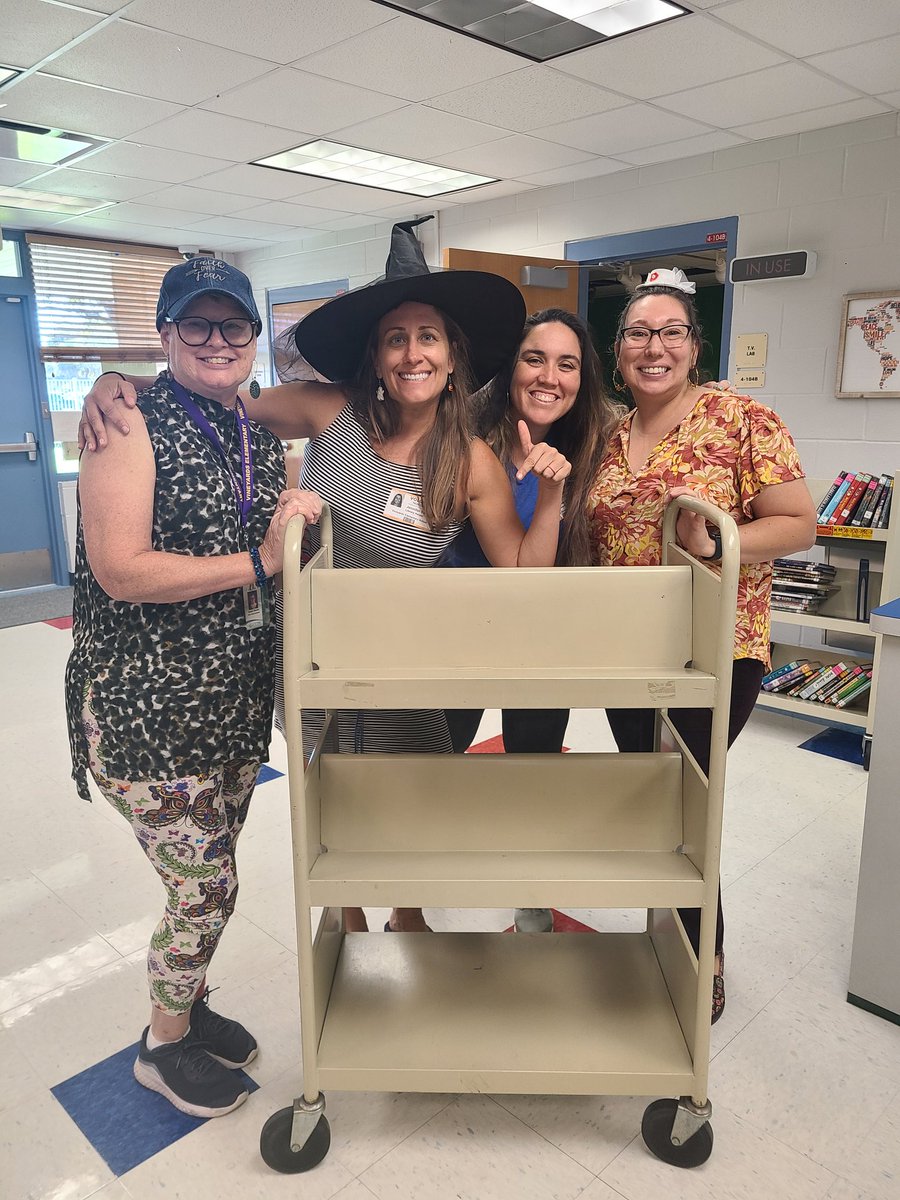 Team work/volunteer and Miss Susan work clears carts! Also, it's crazy hat day and mis match day, no judgement 😆 <a href="/pto_ves/">VES PTO</a> <a href="/VineyardsVipers/">Vineyards Elementary</a>