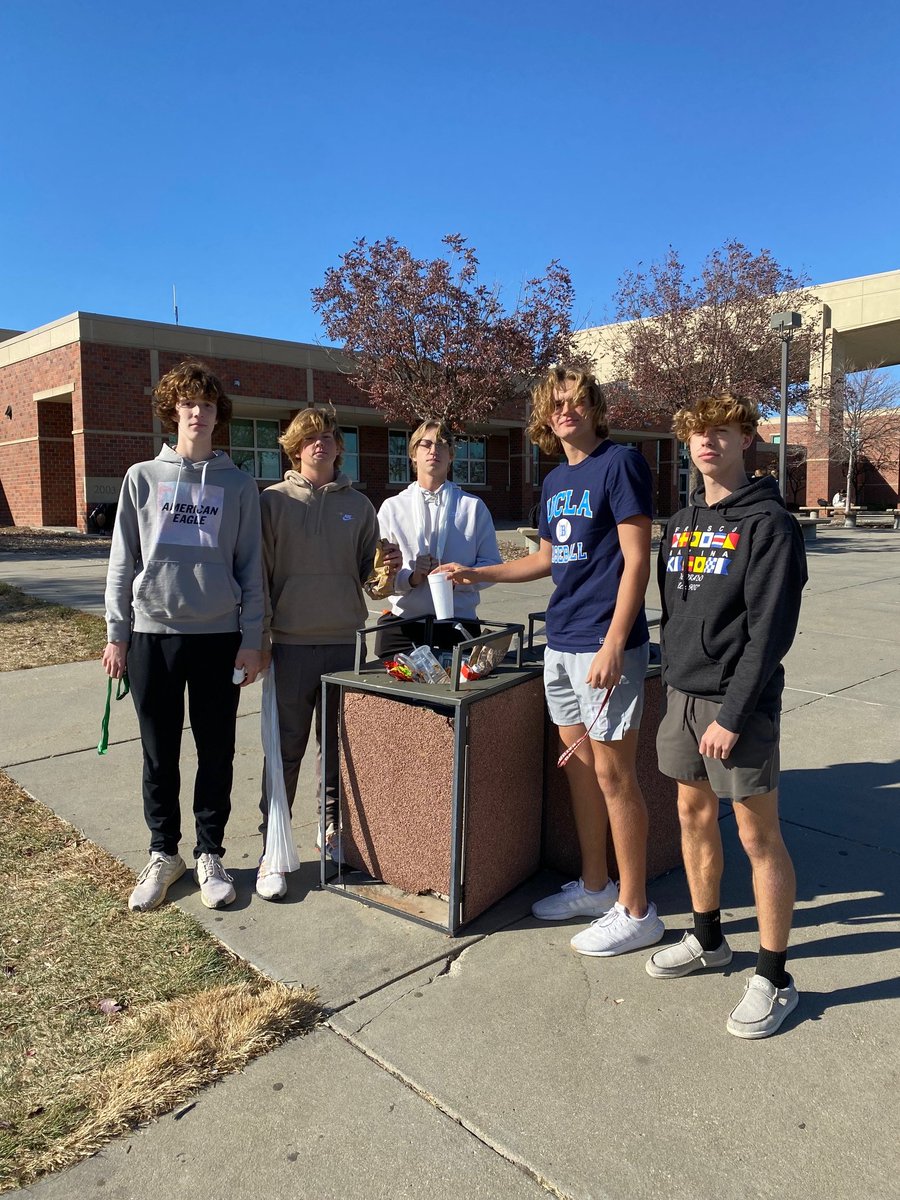 LNS_FBLA's tweet photo. Little after-school clean-up session! Shout out to our members who came out to help make our school a cleaner place! @NebraskaFBLA #GoGreen https://t.co/KKWh9Vhm68
