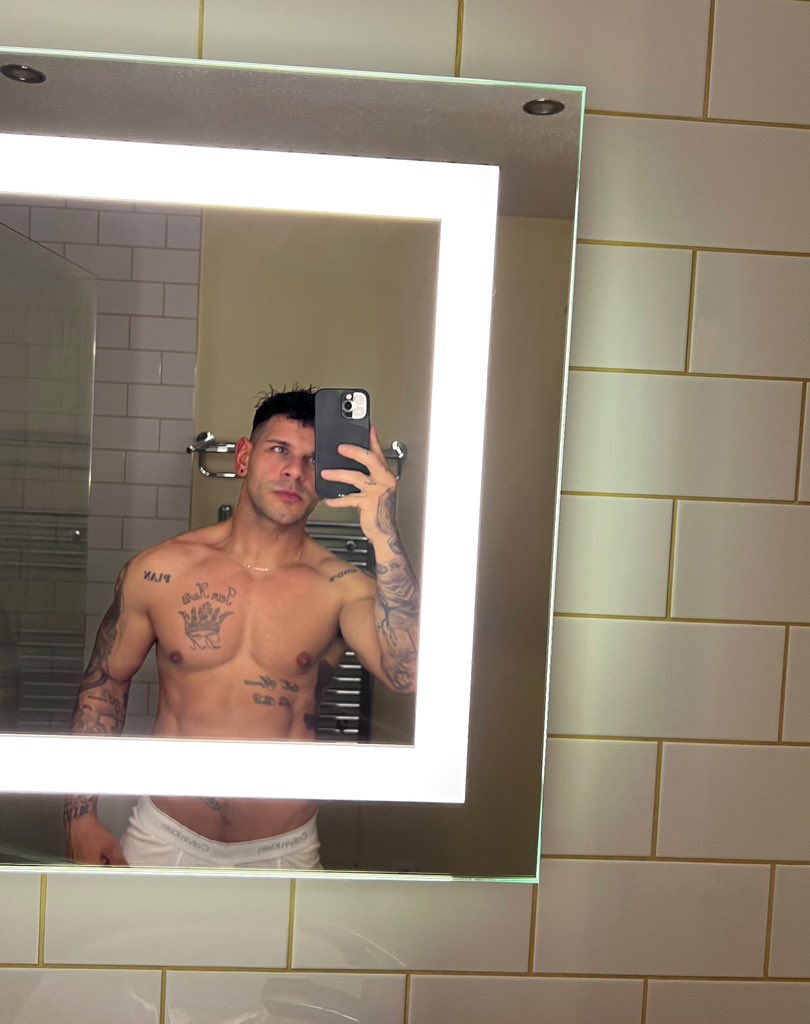danieltkurtis's tweet photo. Work Conference / Focus Pt.2

#gaynottingham #gayeastmidlands #gayuk #dk #dankurtis #selfie #fitness #abs #iworkout #gymgoals2022 #health #healthandfitness #tattooed #gayink #tattoo #gymgoals #gayinked #hench #hellidonlakes #hellidonlakesgolfandspa #hellidonlakeshotel #conference https://t.co/VxFij6EGYc