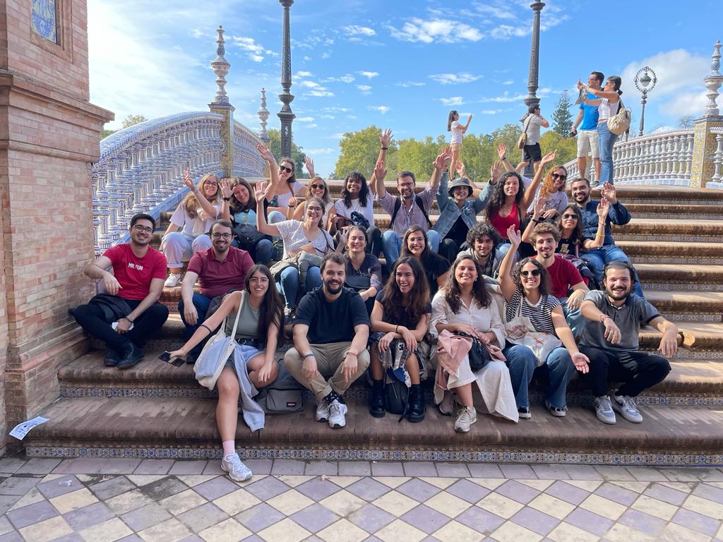 LysosomesL's tweet photo. Elizeth and Inês had the pleasure to represent our @LysosomesL in the NMS PhD Retreat ‘22 at @nova_medschool and also got to spend the weekend bonding and developing a contact network with other PhD students in Sevilla.
It was an amazing retreat! #phdcommittee #phdretreat2022 https://t.co/BpUHpjVndZ