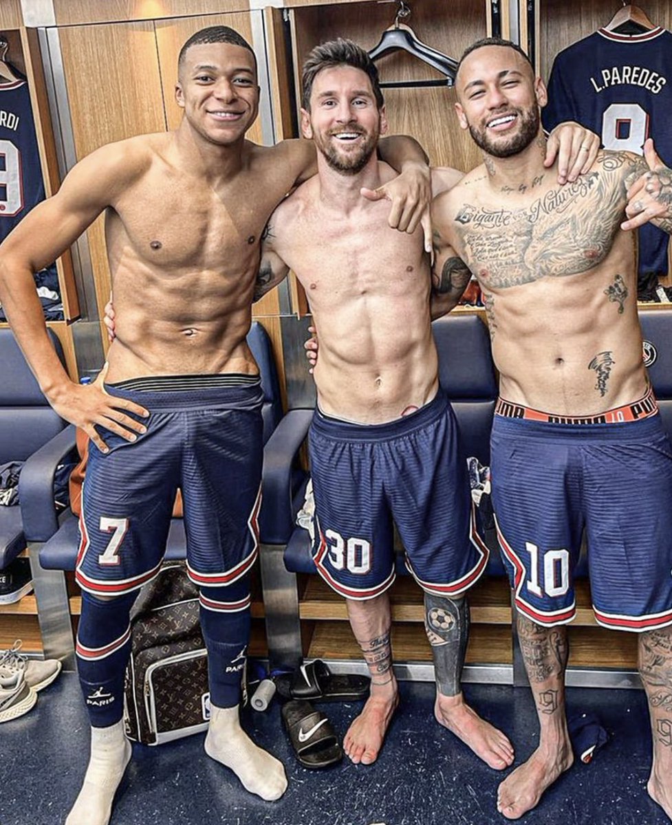MkekaBet's tweet photo. Neymar,Messi na Mbappe wameifungia PSG magoli 18 katika Ligi ya mabingwa https://t.co/j0Yt5j5gSd