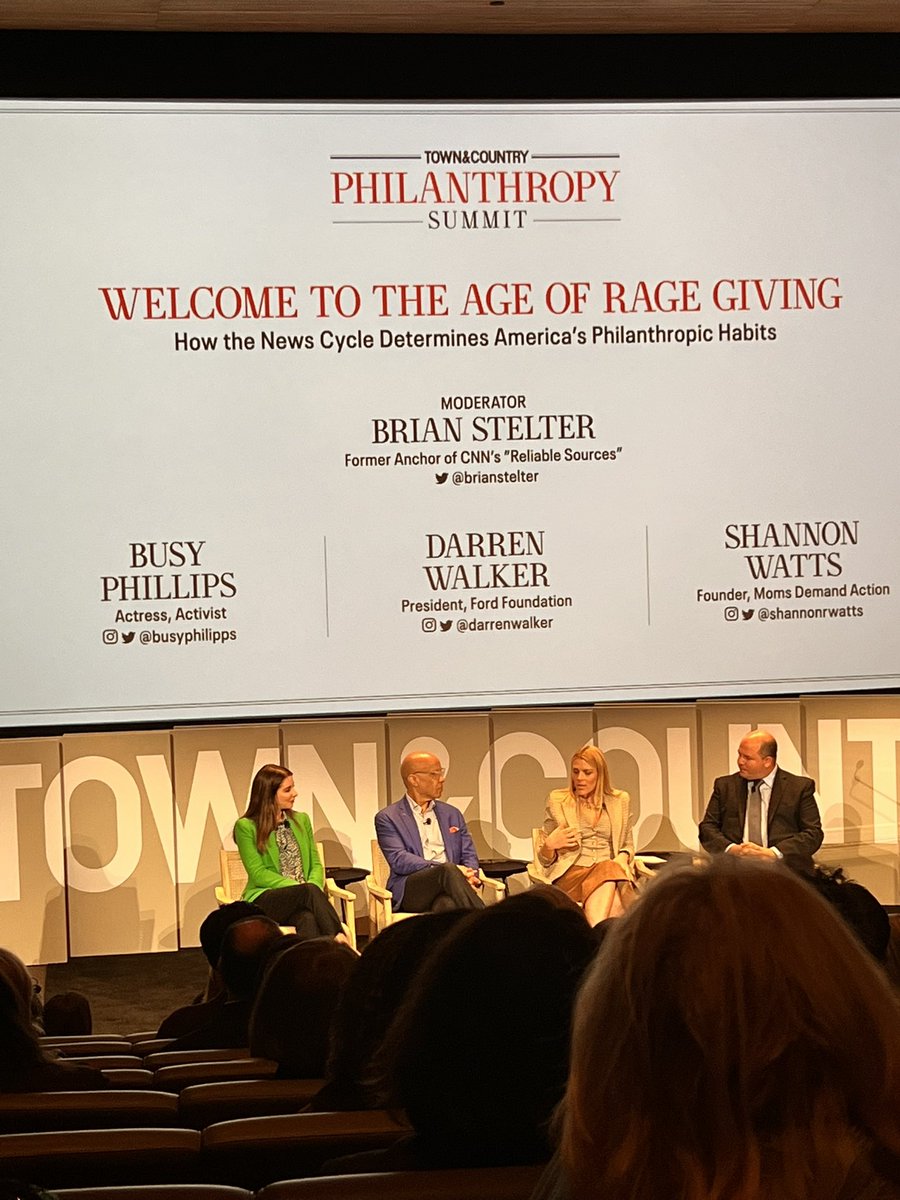 janellelin's tweet photo. .@BusyPhilipps “I believe that rage is not sustainable, but hope is.” @TandCmag https://t.co/tIH0CrtcKt