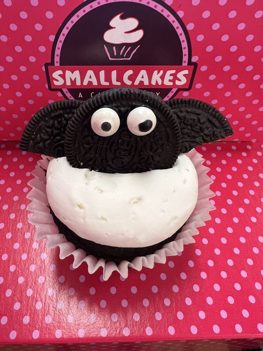 SmallCakesNDH's tweet photo. Hey guys! It’s the last day for our #MapleButterPecan #Cupcake! we also have #PumpkinSpice & #Halloween #Cupcakes +17 #delicious daily #cupcake flavors! Order pickup 404.621.9634 or https://t.co/MTIy7NEtp6! Or get delivery thru UberEats GrubHub or DoorDash! https://t.co/bd7hHtxmCq